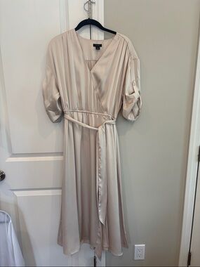 Halogen Satin Wrap Midi Dress in Light Cream size m
